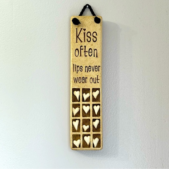 Sweet Quote Wall Plaque "Kiss Often, Lips never wear out"! Hearts & Couple Goals - Picture 1 of 10